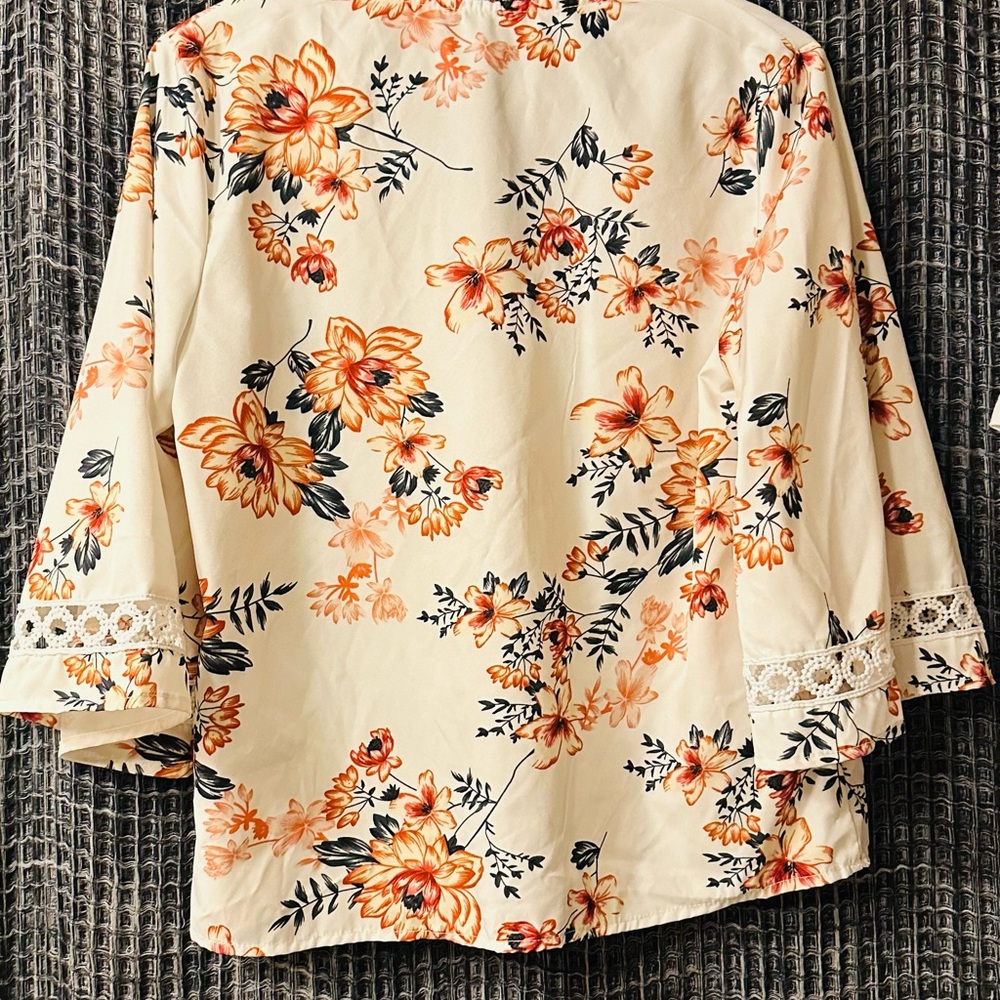 SHEIN Cream and Orange Floral Lace Blouse - Picture 3 of 3